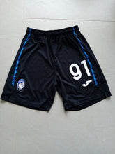 Carica l'immagine nel visualizzatore di Gallery, DONAZIONE per Pantaloncino da Gara Donato e Autografato da Duvan Zapata dell'Atalanta