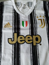 Carica l'immagine nel visualizzatore di Gallery, DONAZIONE per Maglietta da Gara Donata e Autografata da Cristiano Ronaldo della Juventus